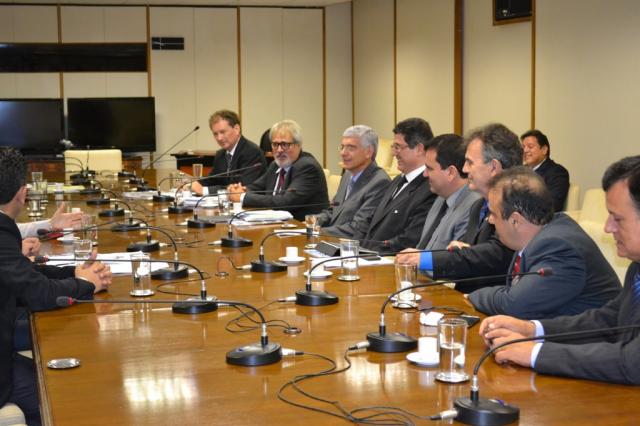 Autoridades de Foz do Iguaçu em reunião com o Ministro da Fazenda, Joaquim Levy