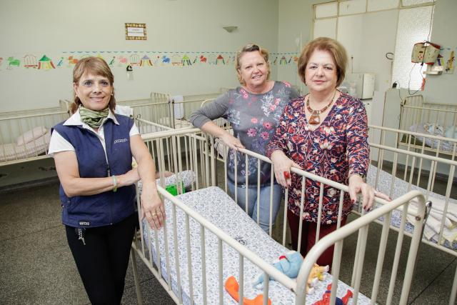 Nelly Lee, Betina Bauken Grechi e Gelsi Rücker fazem parte da diretoria que se dedica a manter a instituição, a qual sempre contou com a ajuda de voluntários e doações da comunidade